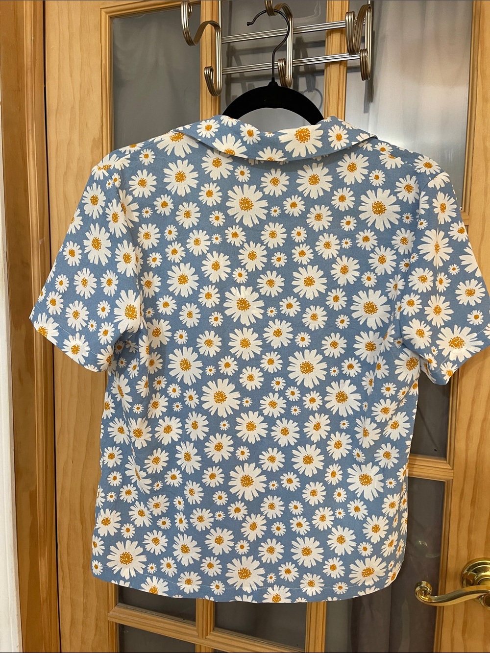 171. Blue Daisy-Print Short Sleeve Collared Top - Picture 3 of 4